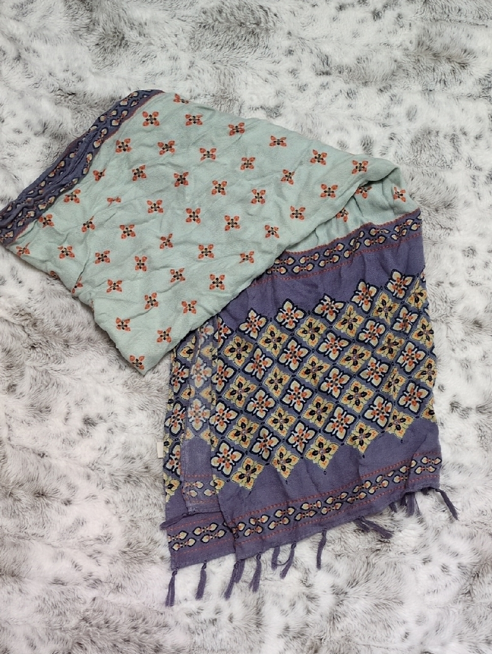 $5 MOVING SALE! Old Navy Lavender Floral Lightweight Scarf